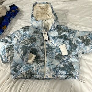 GILLY HICKS PUFFER JACKET SIZE SMALL